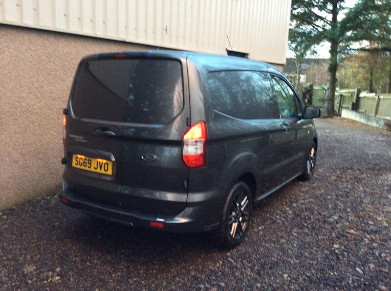 View FORD TRANSIT COURIER 1.5 TDCi Sport