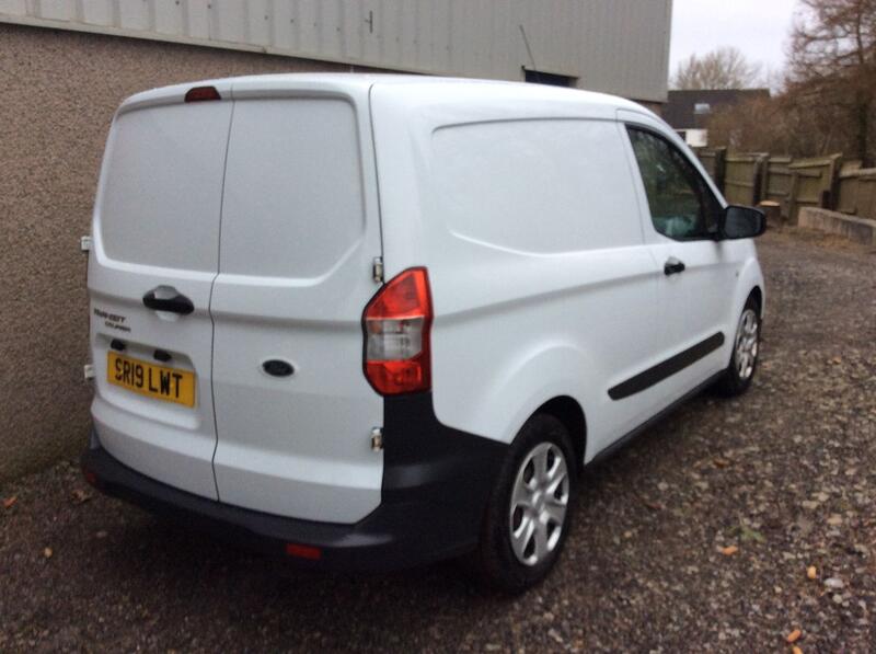 FORD TRANSIT COURIER