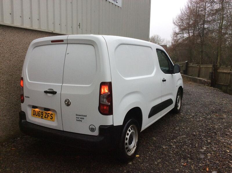 View VAUXHALL COMBO 1.6 Turbo D 2300 Edition 