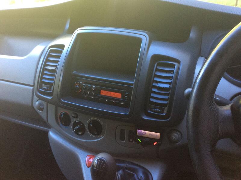 VAUXHALL VIVARO