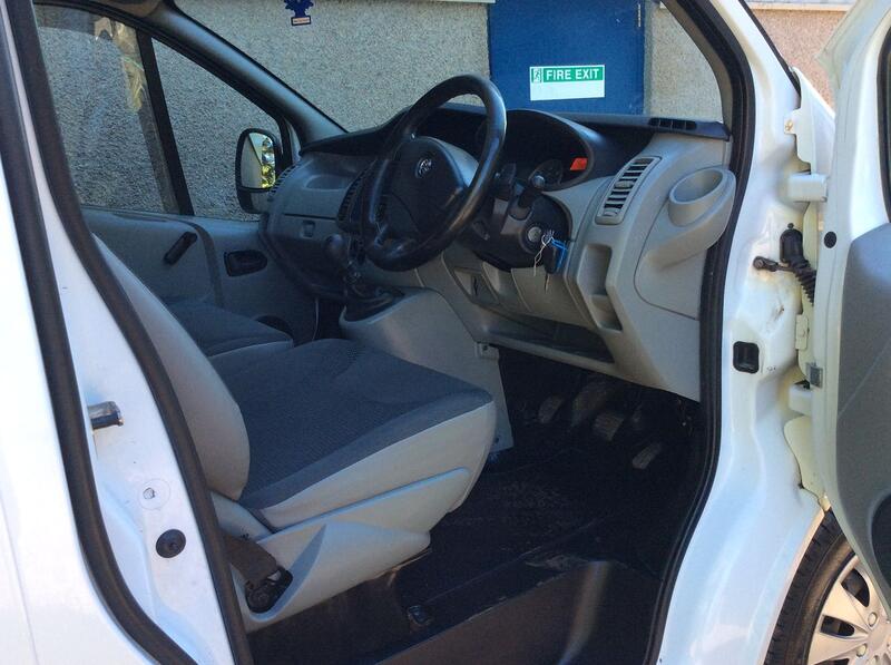 VAUXHALL VIVARO