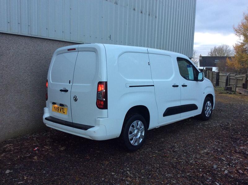 View VAUXHALL COMBO LWB 1.6 Turbo D 2300 Sportive