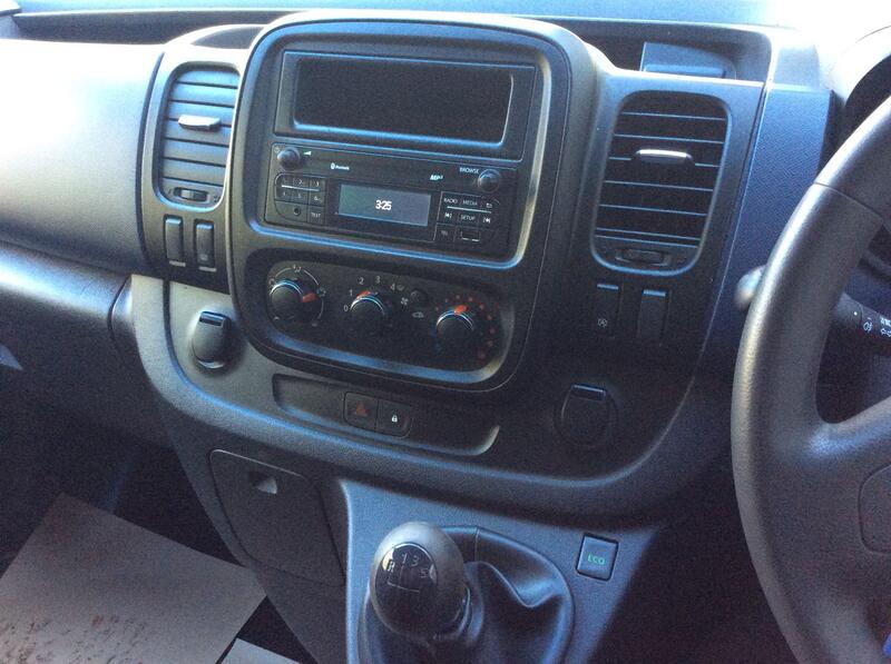 VAUXHALL VIVARO