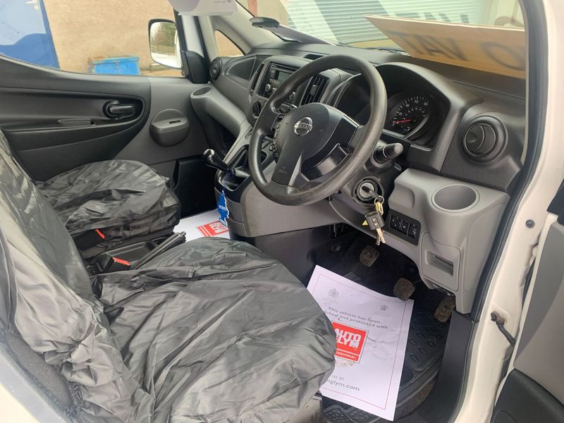 NISSAN NV200