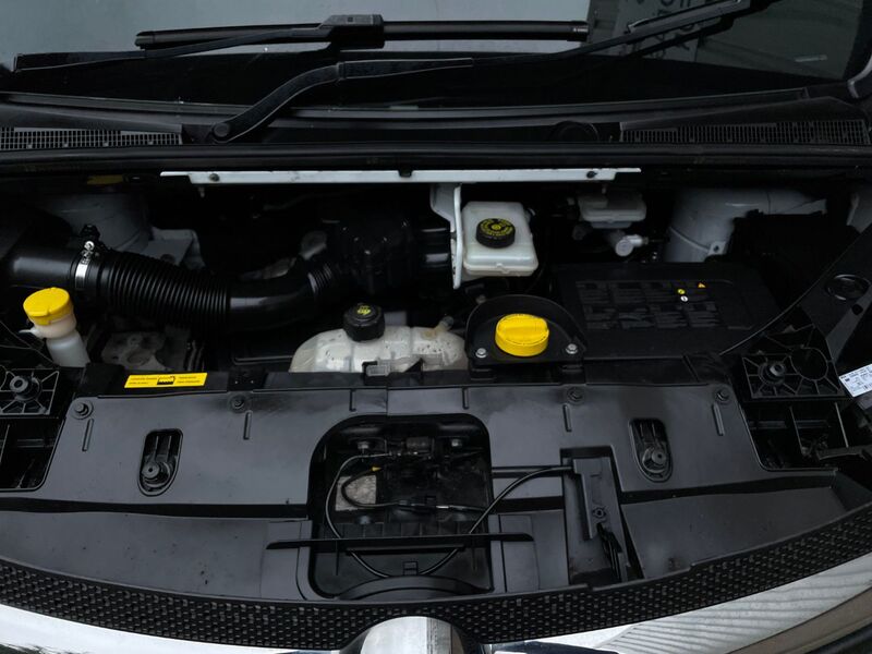 VAUXHALL VIVARO