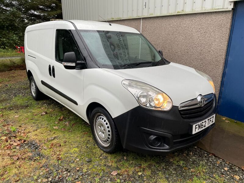 View VAUXHALL COMBO 2300 L2H1 CDTI