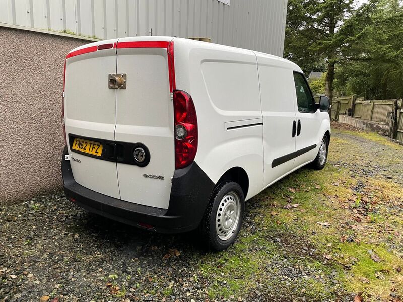 View VAUXHALL COMBO 2300 L2H1 CDTI