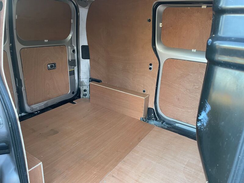 NISSAN NV200