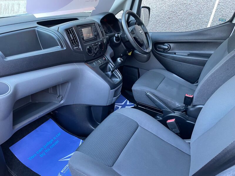 NISSAN NV200