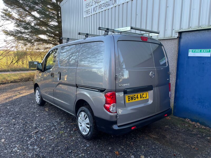 NISSAN NV200