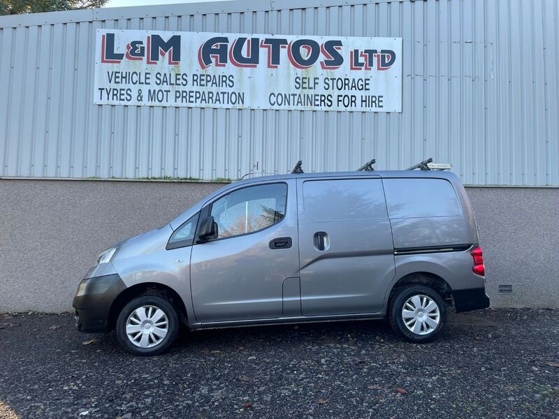 NISSAN NV200