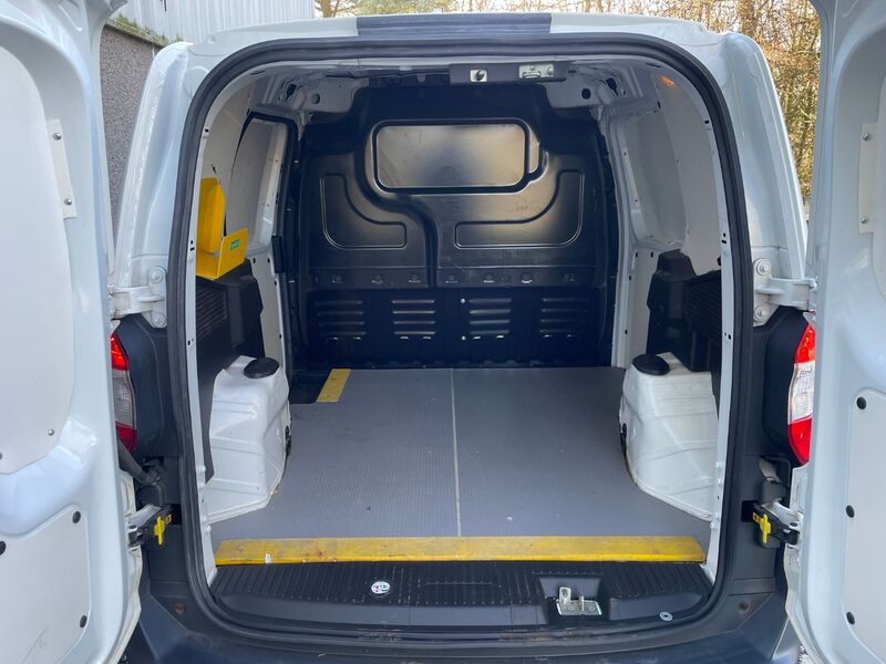 FORD TRANSIT COURIER