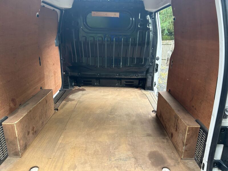 NISSAN NV200