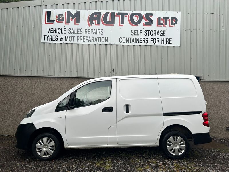 NISSAN NV200