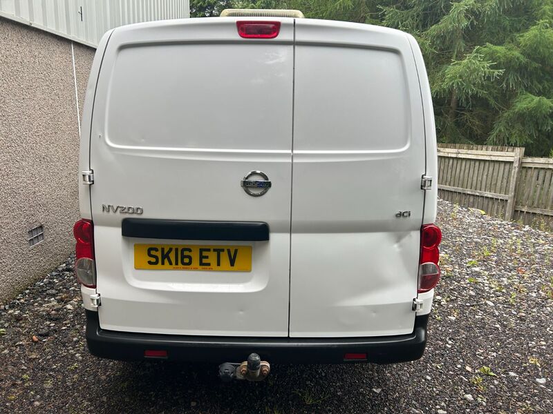 NISSAN NV200